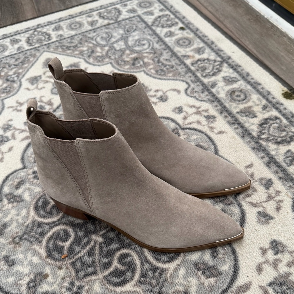 Marc Fisher Yale Chelsea Boot Cloud Suede 7.5 - Picture 2 of 8